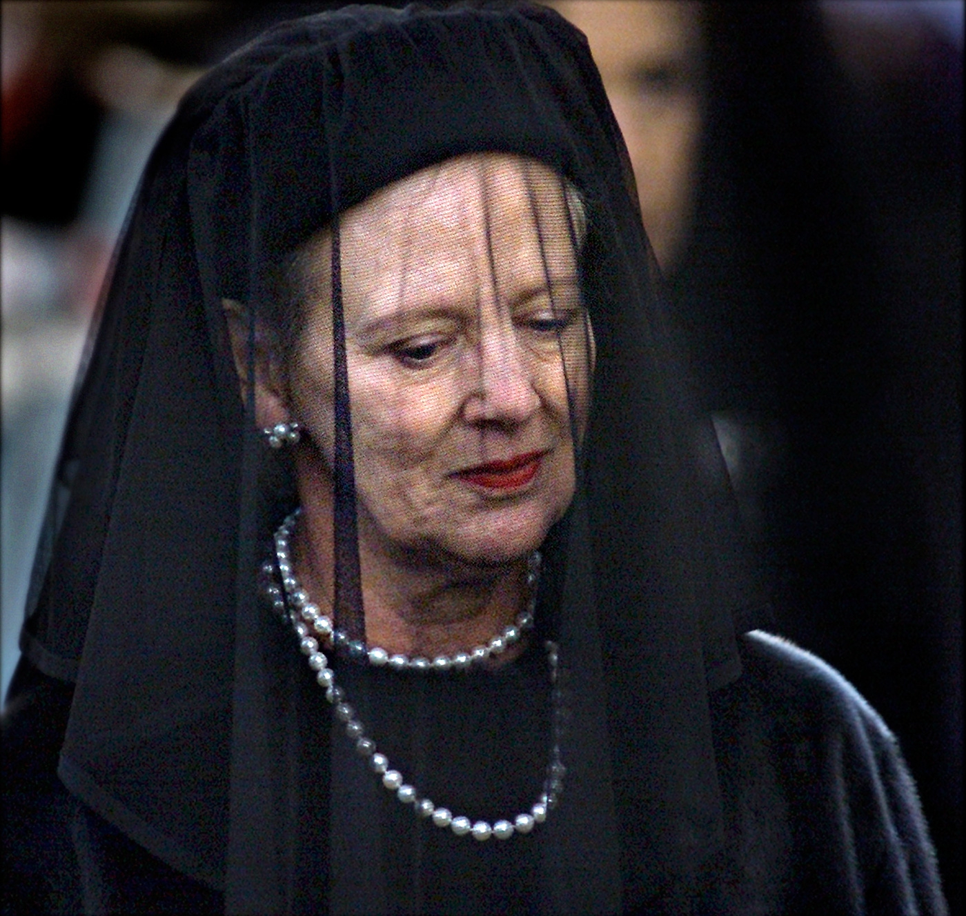 Dronning Margrethe til sin mors Dronning Ingrids begravelse